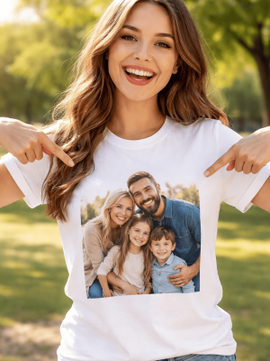 20260123_1214_Chica Feliz con Remera_simple_compose_01kfnpq6j7f4nre92wskbbvcr0 (1)